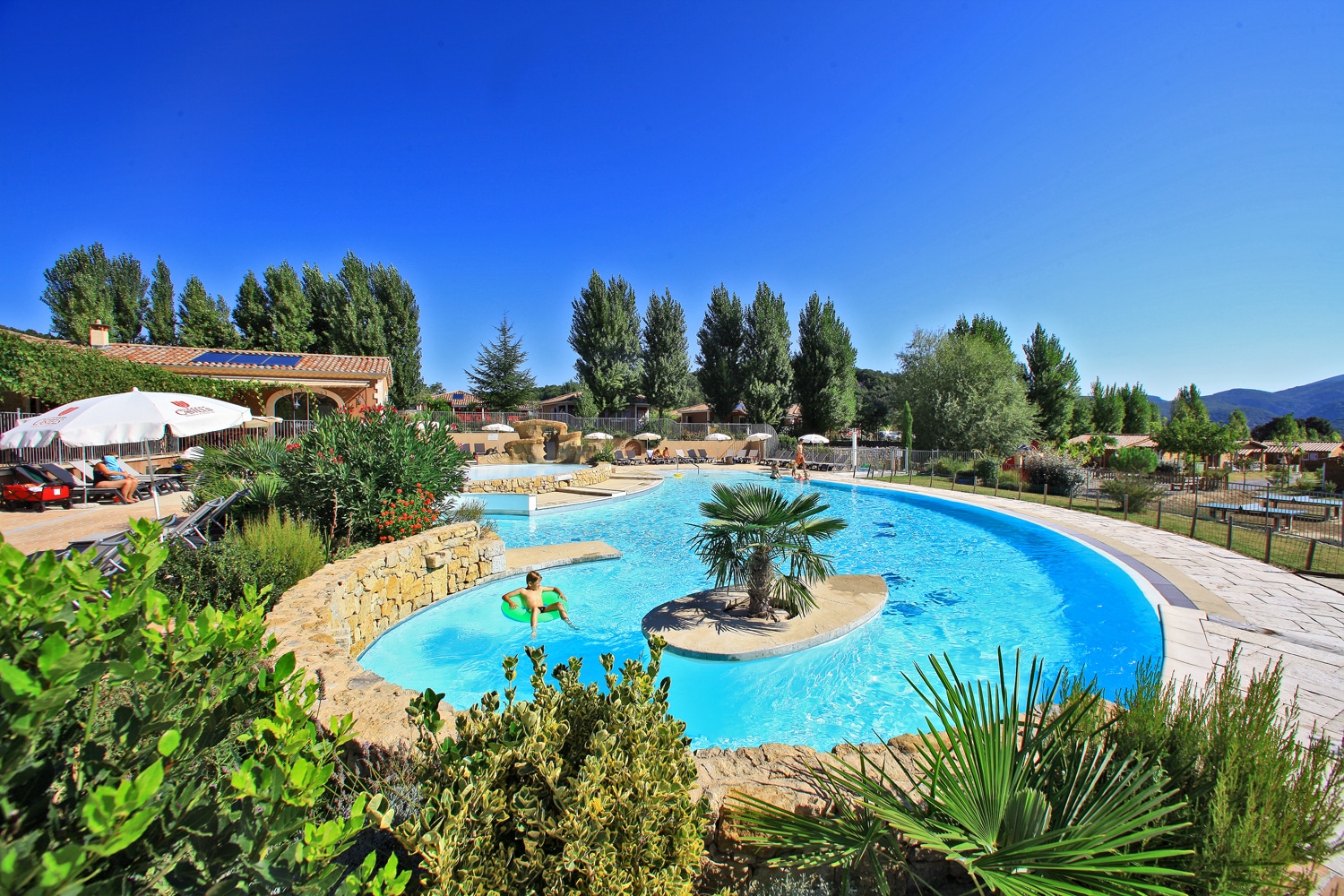piscine chauffée du camping en Ardèche