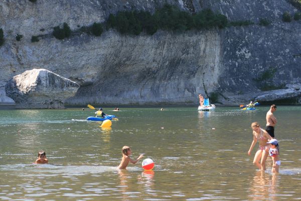 baignade famille en Ardèche